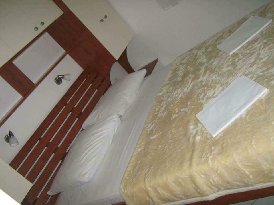 Apartmani Ana วีร์ ภายนอก รูปภาพ