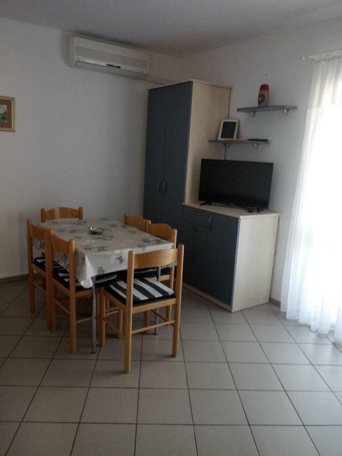 Apartmani Ana วีร์ ภายนอก รูปภาพ