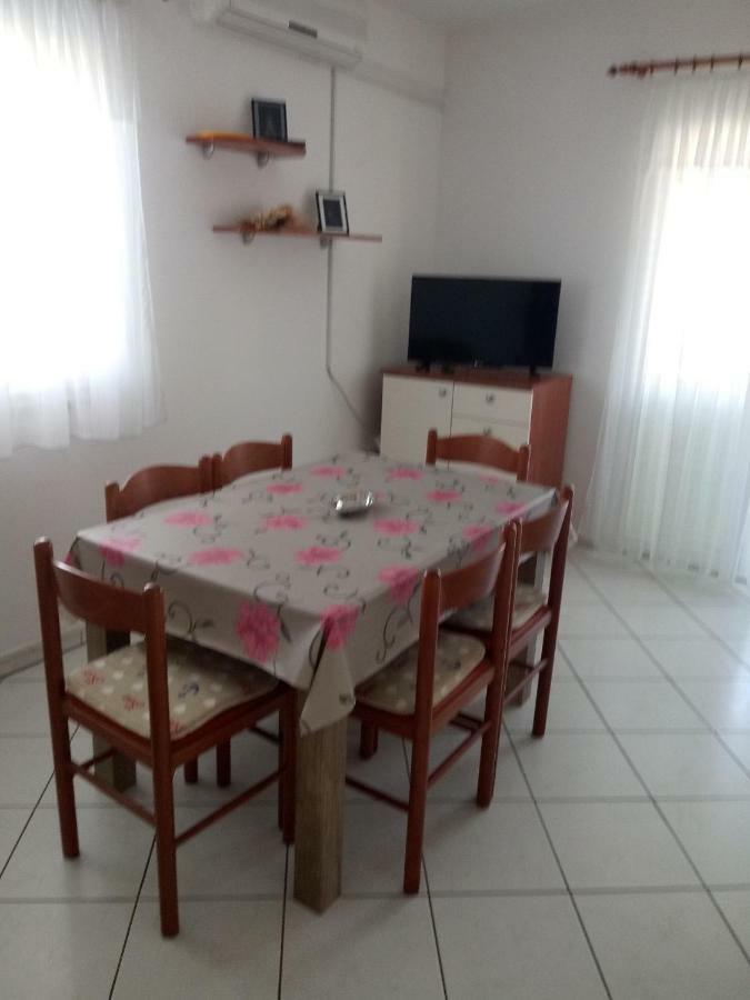 Apartmani Ana วีร์ ภายนอก รูปภาพ