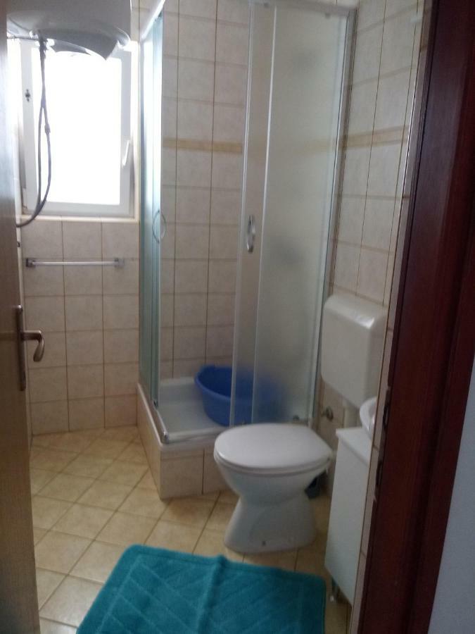 Apartmani Ana วีร์ ภายนอก รูปภาพ