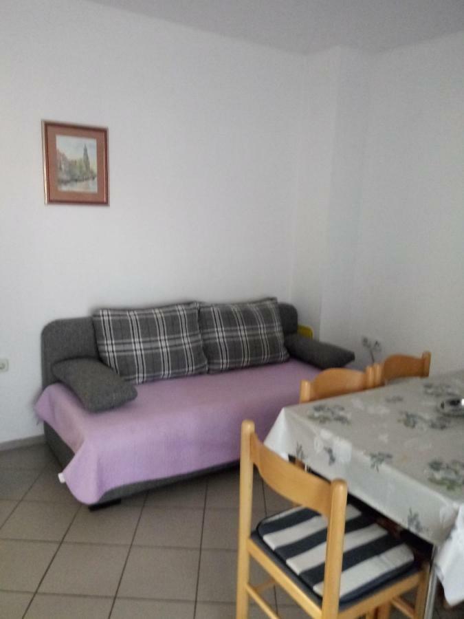 Apartmani Ana วีร์ ภายนอก รูปภาพ