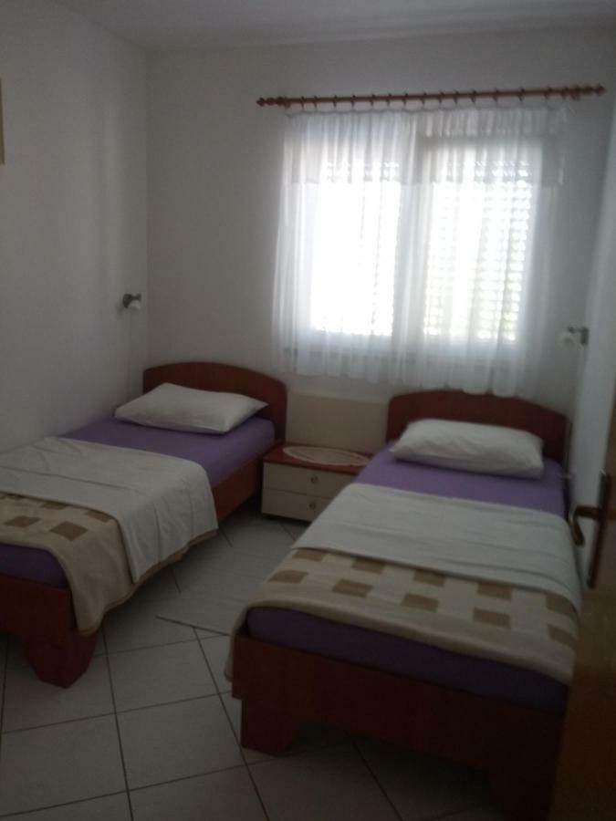 Apartmani Ana วีร์ ภายนอก รูปภาพ